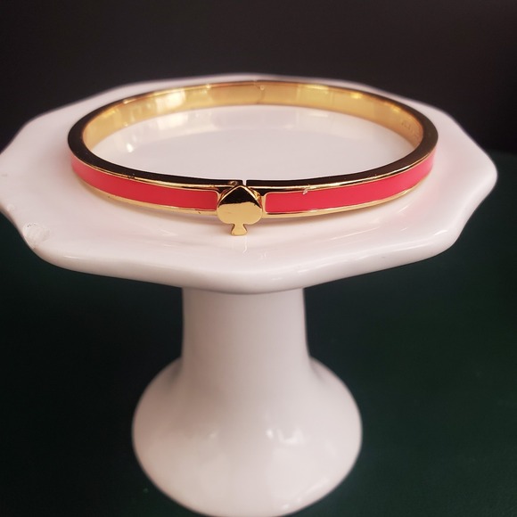 Kate Spade Everyday Spade Narrow Hinged Bangle Coral Enamel Gold Plate Signed - Picture 1 of 11